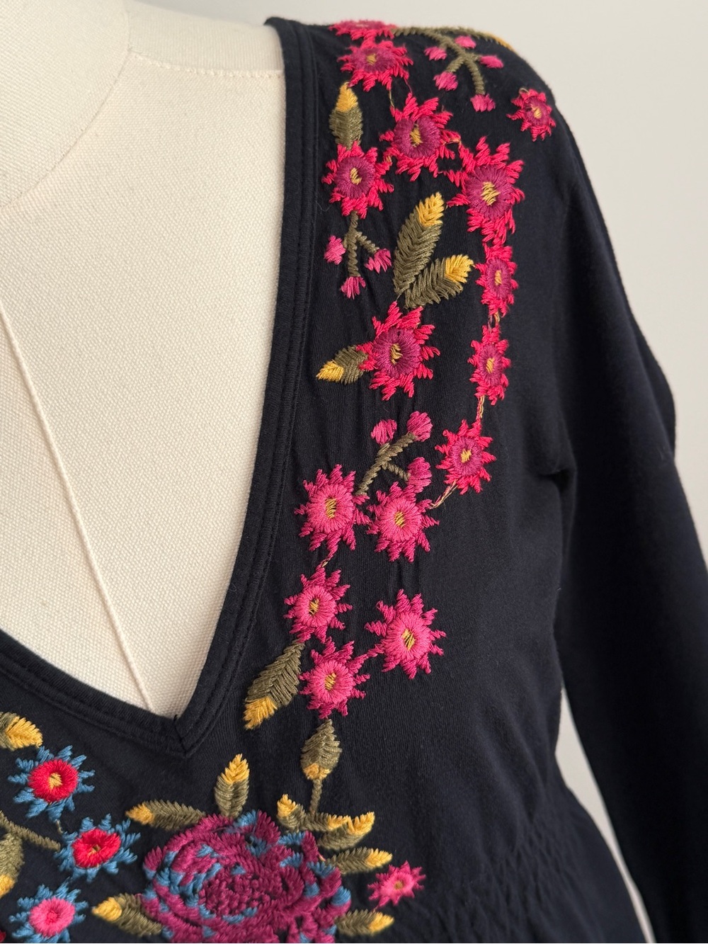 Johnny Was Black Embroidered V-Neck Smocked Cotton Midi Dress Size M - Picture 5 of 14